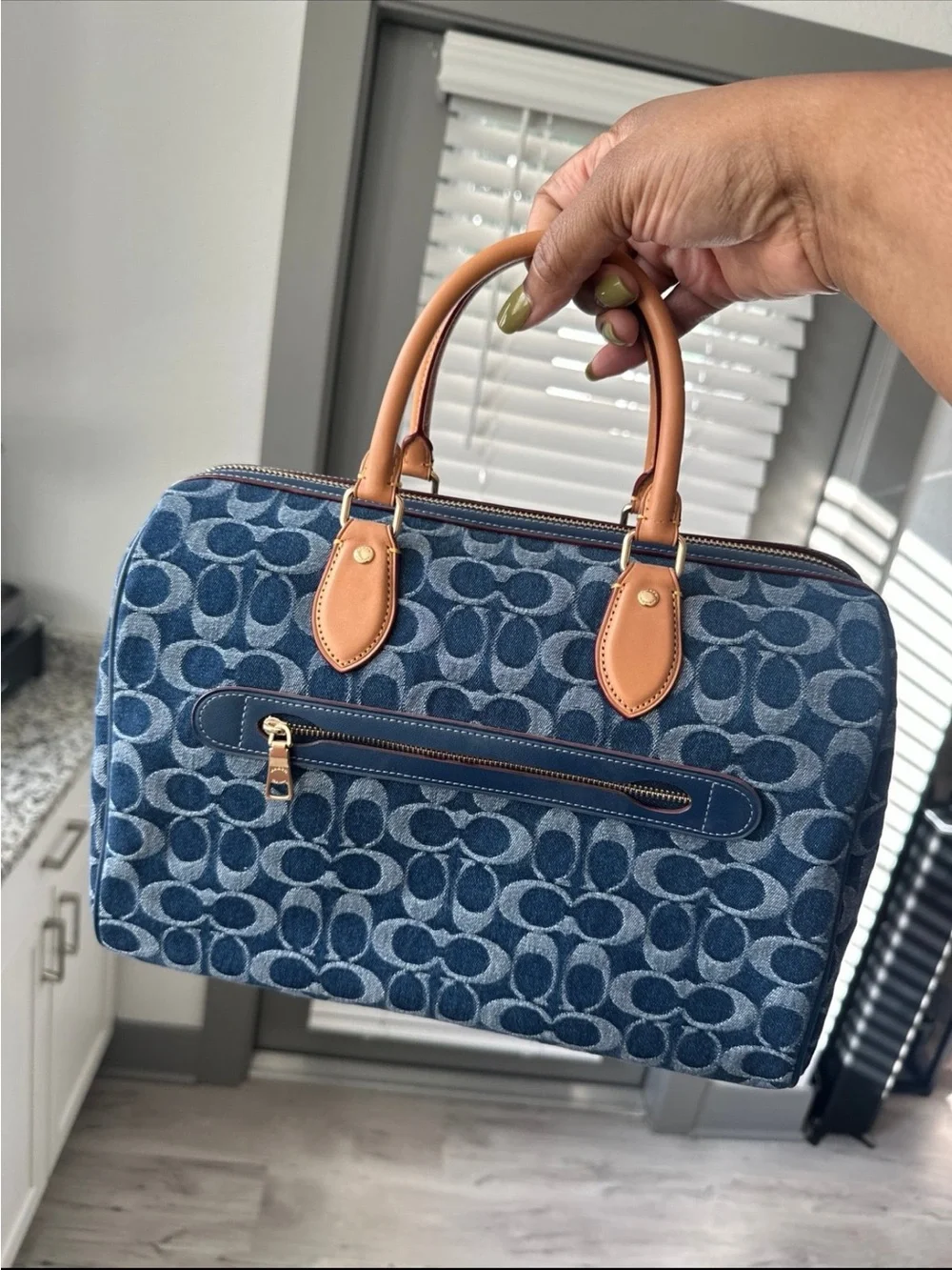 COACH | 2025 Signature Denim Large Rowan - Picture 6 of 12